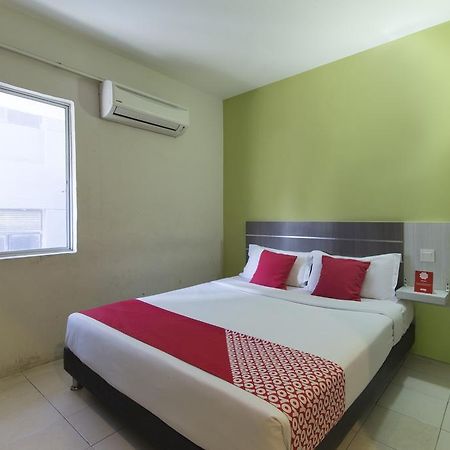 Oyo 182 Simms Grand Inn Куала-Лумпур Экстерьер фото