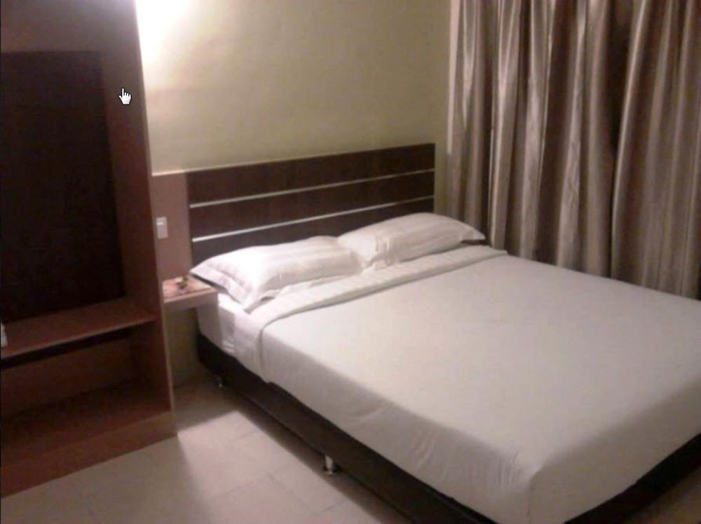 Oyo 182 Simms Grand Inn Куала-Лумпур Экстерьер фото